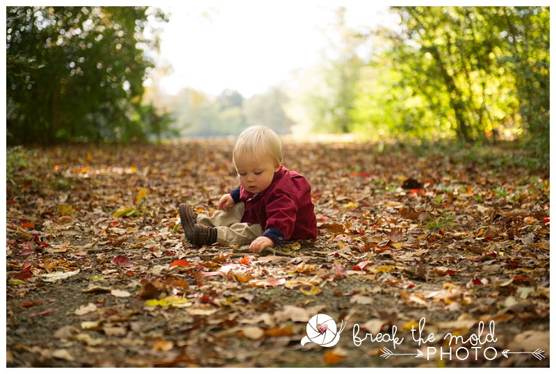 fall-family-couple-kid-photos-autumn-leaves-football-mini-sessions-discount-knoxville-tn_0631.jpg