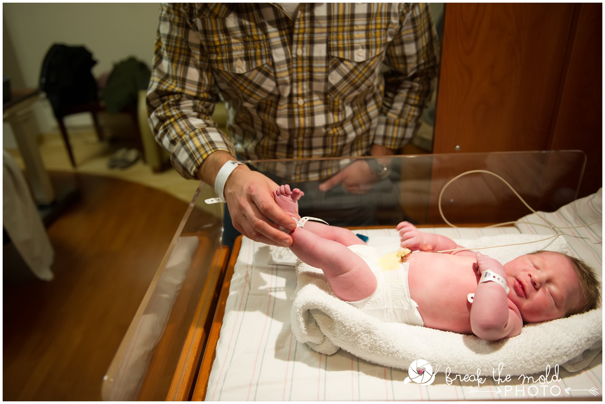 fresh-24-newborn-in-hospital-break-the-mold-photo-baby-girl-sweet-in-room-photos (9).jpg