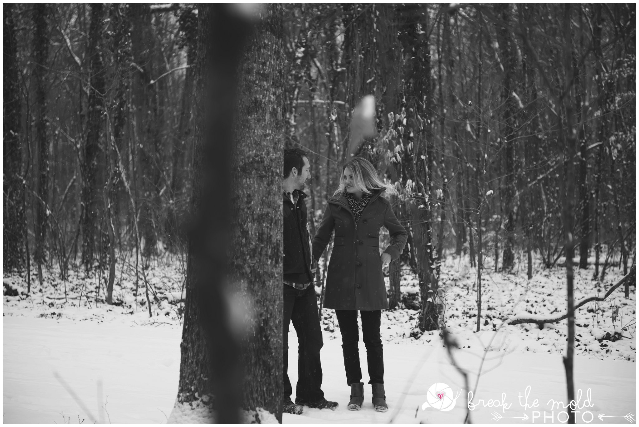 break-the-mold-photo-snowy-day-engagement-photos-knoxville-tn-tennessee-snow-day-pictures-winter-outdoor-unique-family_1496.jpg