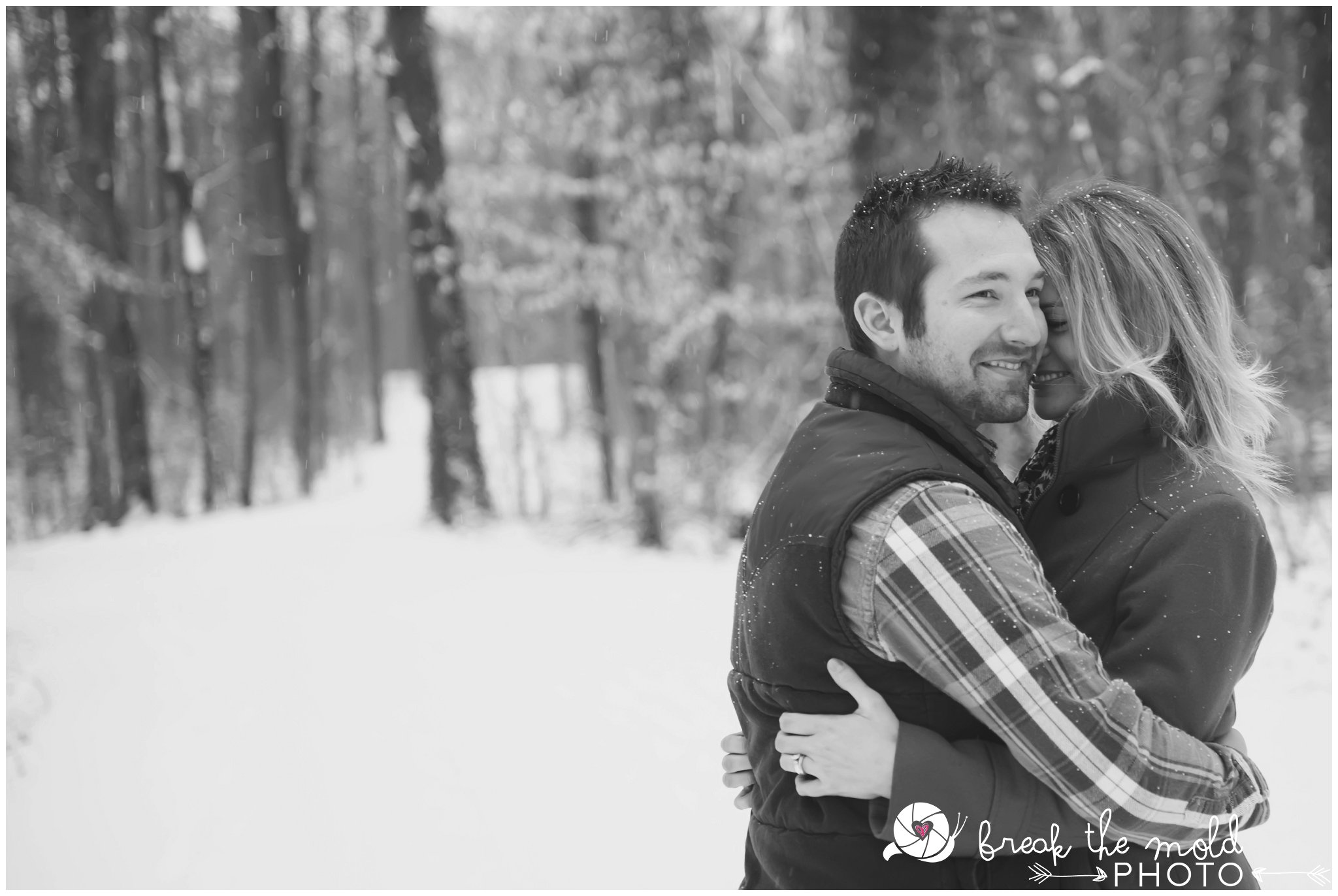 break-the-mold-photo-snowy-day-engagement-photos-knoxville-tn-tennessee-snow-day-pictures-winter-outdoor-unique-family_1504.jpg