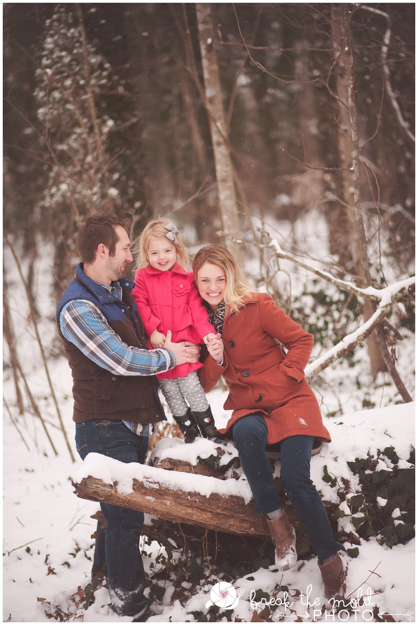 break-the-mold-photo-snowy-day-engagement-photos-knoxville-tn-tennessee-snow-day-pictures-winter-outdoor-unique-family_1510.jpg