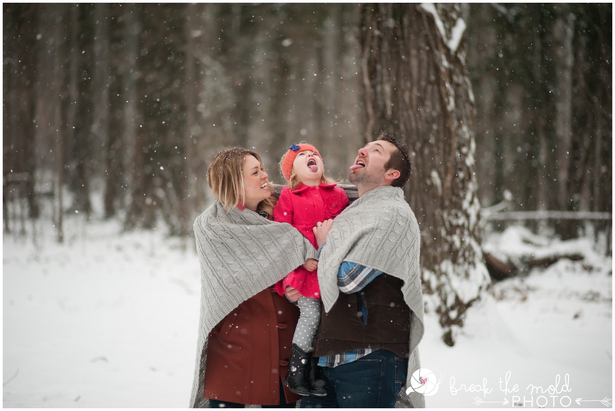 break-the-mold-photo-snowy-day-engagement-photos-knoxville-tn-tennessee-snow-day-pictures-winter-outdoor-unique-family_1523.jpg