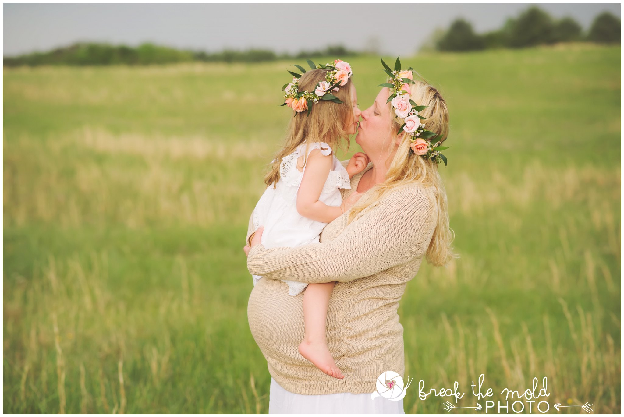 break-the-mold-photo-maternity-field-mommy-me-flower-floral-crown_2159.jpg