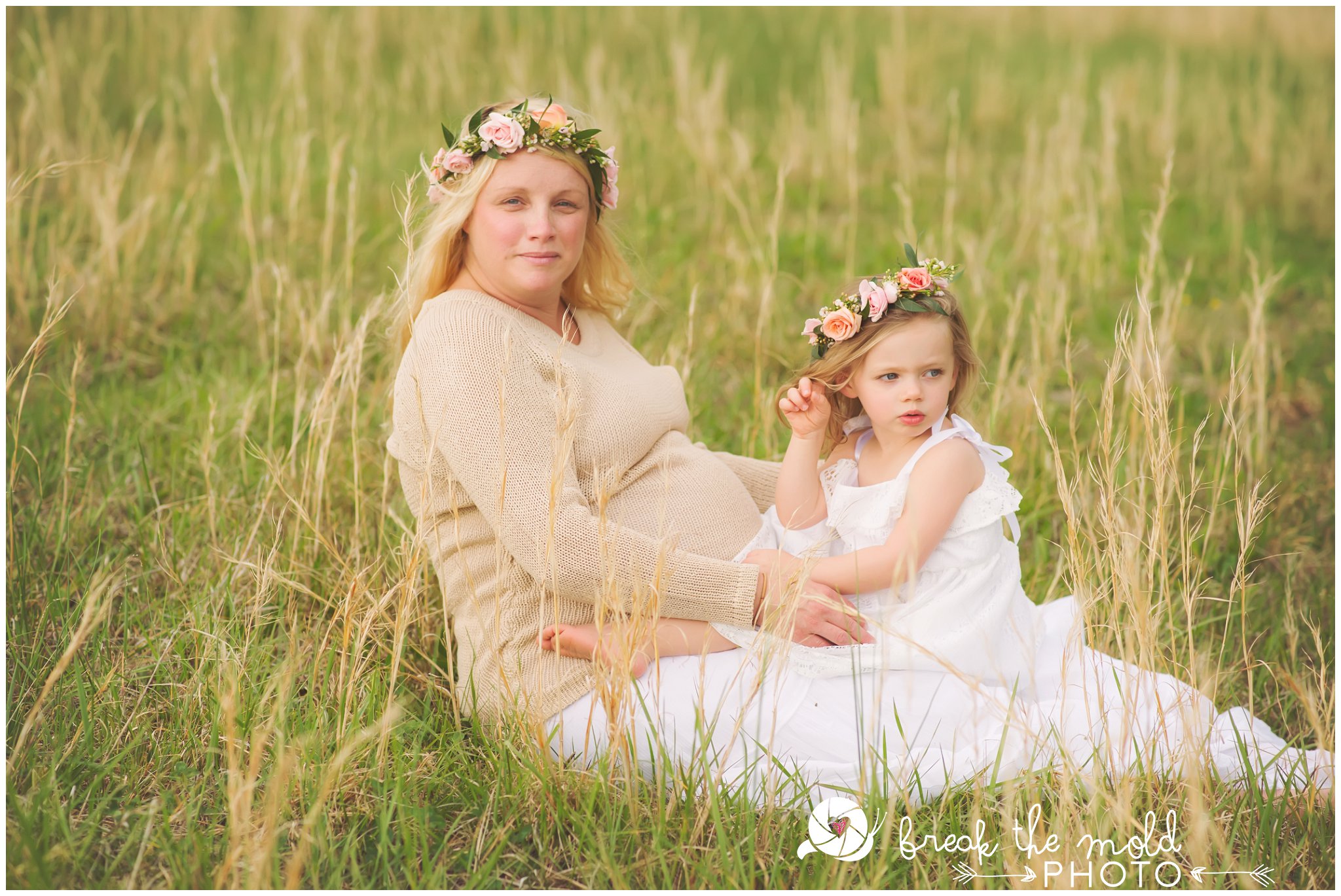break-the-mold-photo-maternity-field-mommy-me-flower-floral-crown_2162.jpg