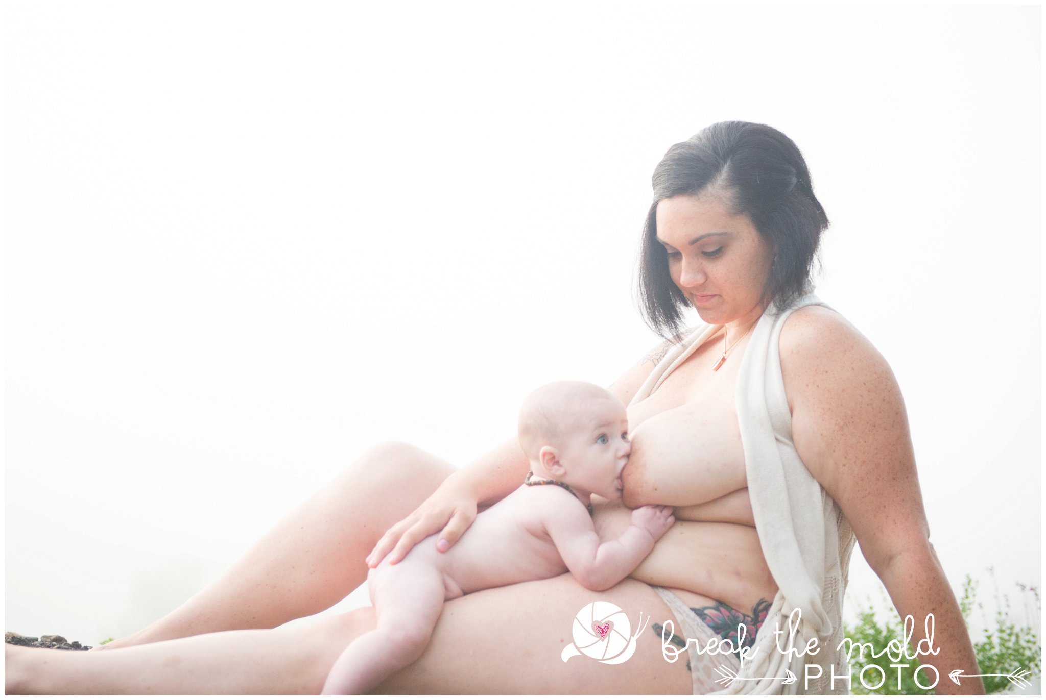 break-the-mold-photo-nursing-breastfeeding-session-womens-beauty-woman-body-nurse-breastfed (6).jpg
