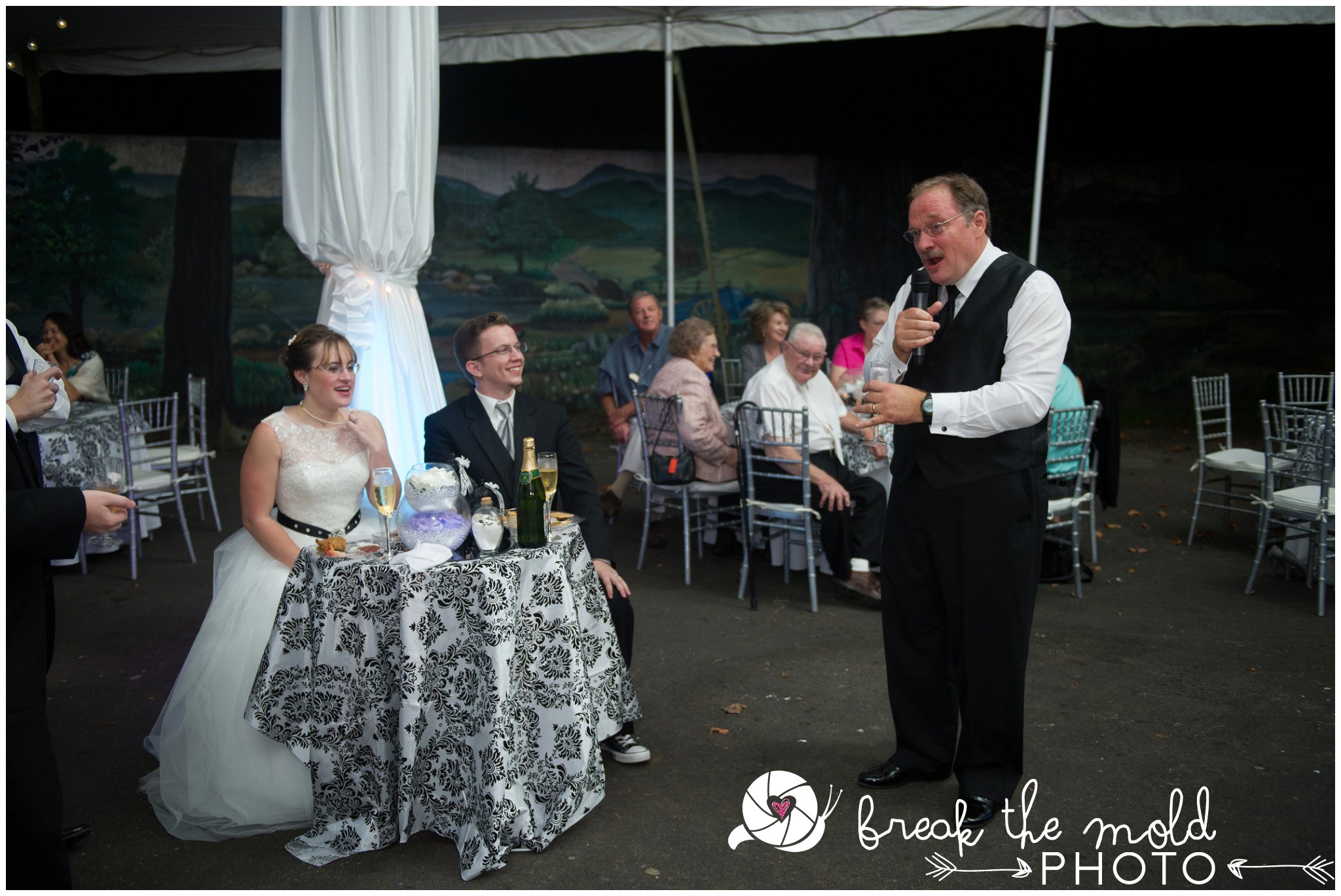 break-the-mold-photo-wedding-zoo-knoxville-tn_5976.jpg