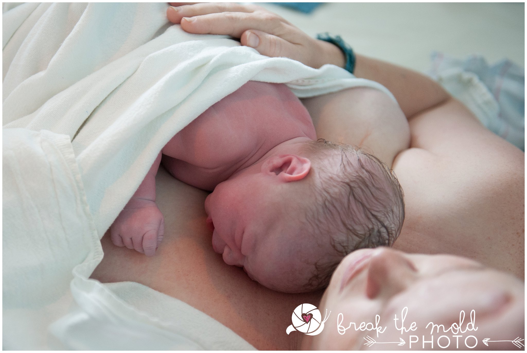 break-the-mold-photo-newborn-mama-nursing-mama-studio_6314.jpg
