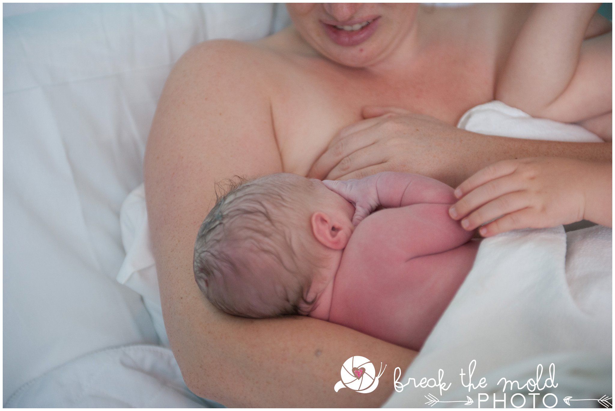break-the-mold-photo-newborn-mama-nursing-mama-studio_6321.jpg