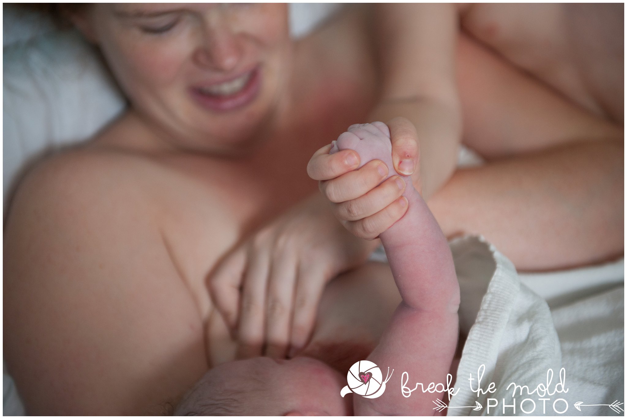 break-the-mold-photo-newborn-mama-nursing-mama-studio_6326.jpg