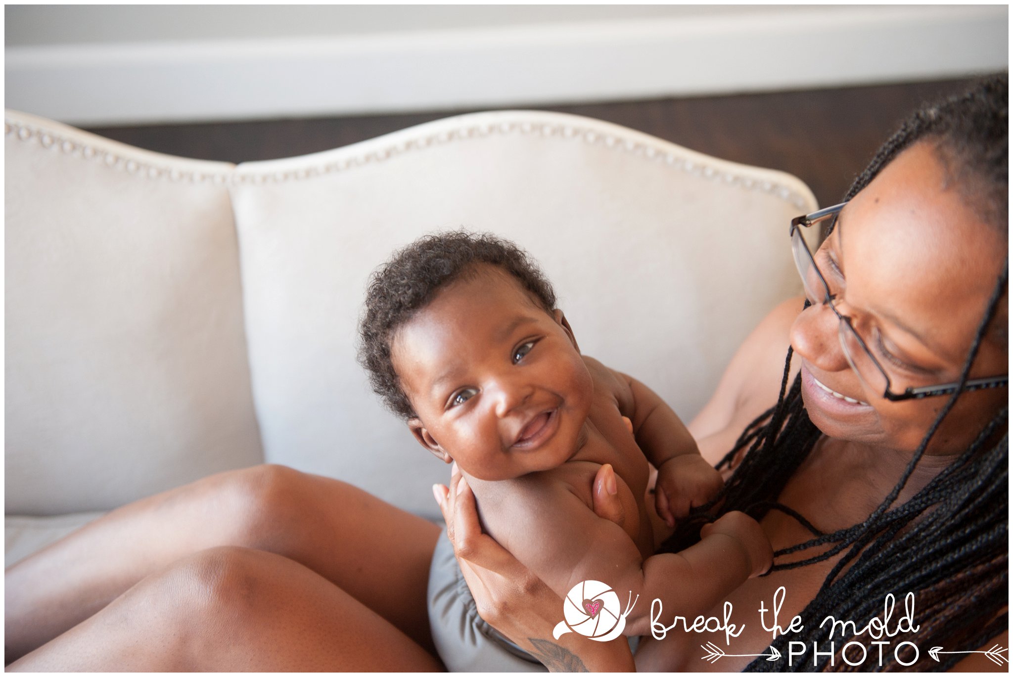 break-the-mold-photo-nursing-body-love-baby-pregnant-women-powerful-breastfeeding-sessions_7217.jpg