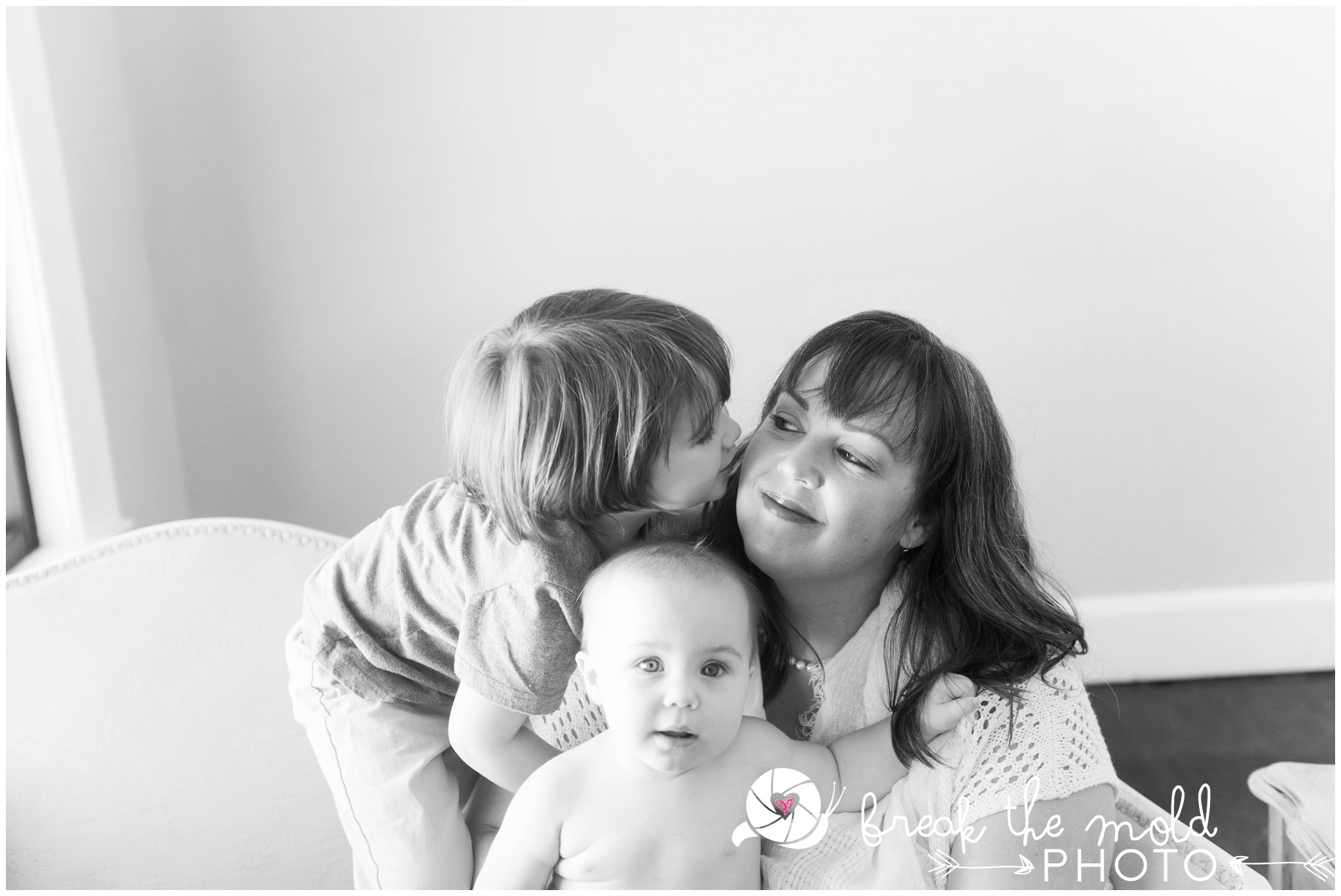 break-the-mold-photo-nursing-body-love-baby-pregnant-women-powerful-breastfeeding-sessions_7220.jpg