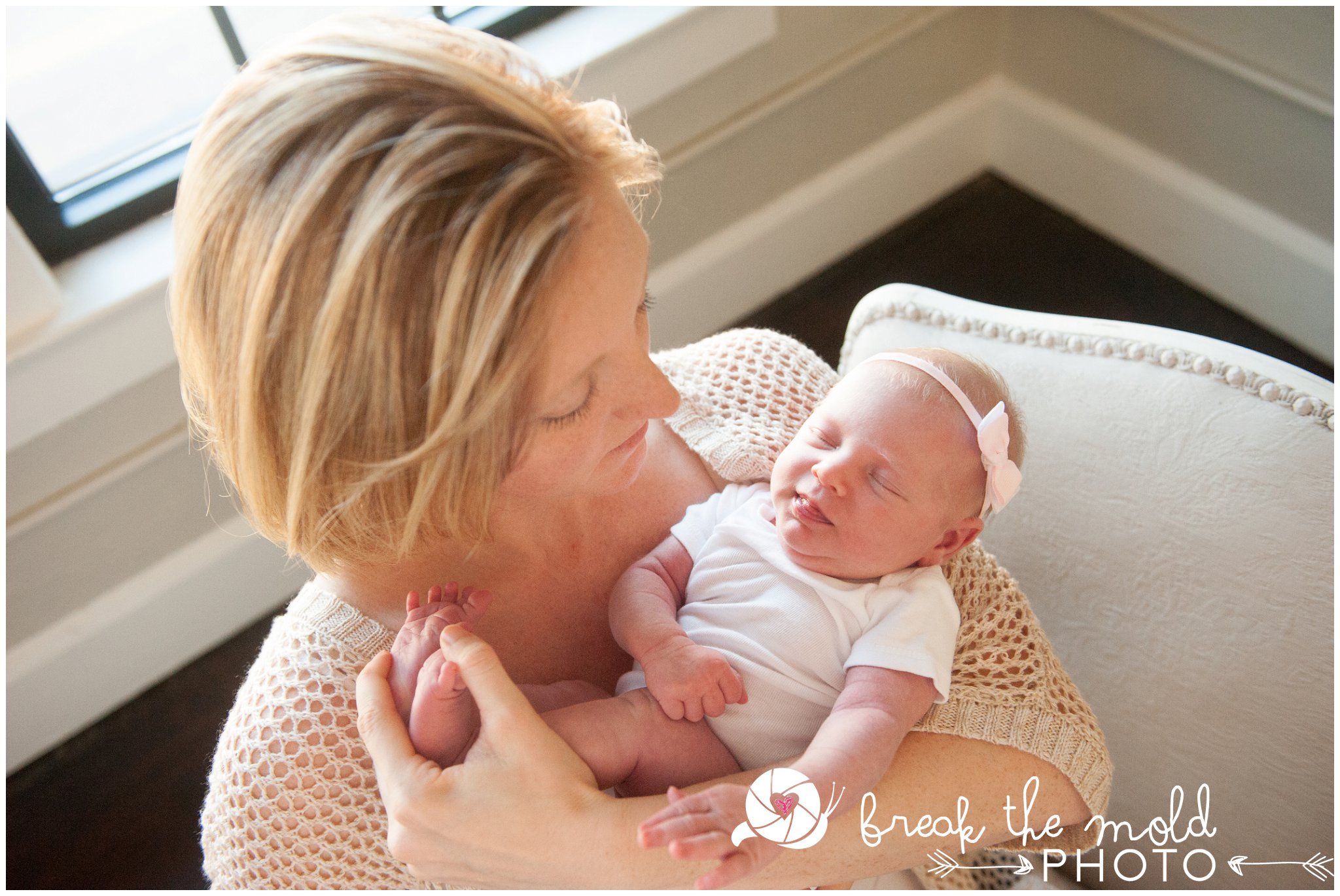 break-the-mold-photo-nursing-body-love-baby-pregnant-women-powerful-breastfeeding-sessions_7249.jpg