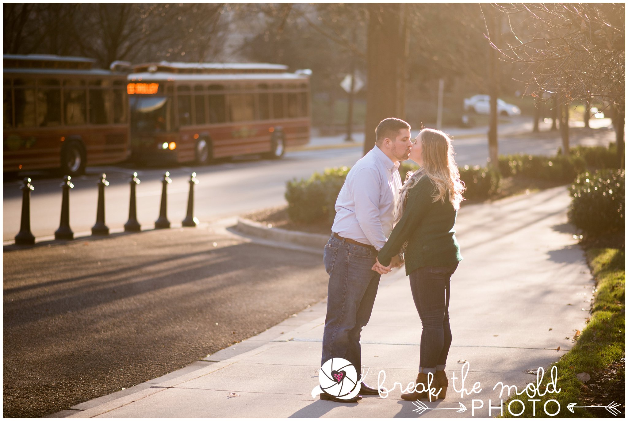 break-the-mold-photo-engagement-session-downtown-knoxville-try-before-you-buy_9871.jpg