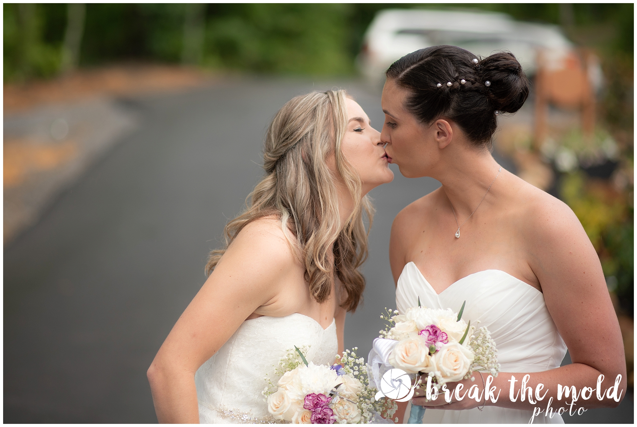 break-the-mold-photo-magnolia-gatlinburg-wedding-photographer-smoky-mountains-same-sex-lesbian-gay-wedding-rainbow-beautiful_0962.jpg