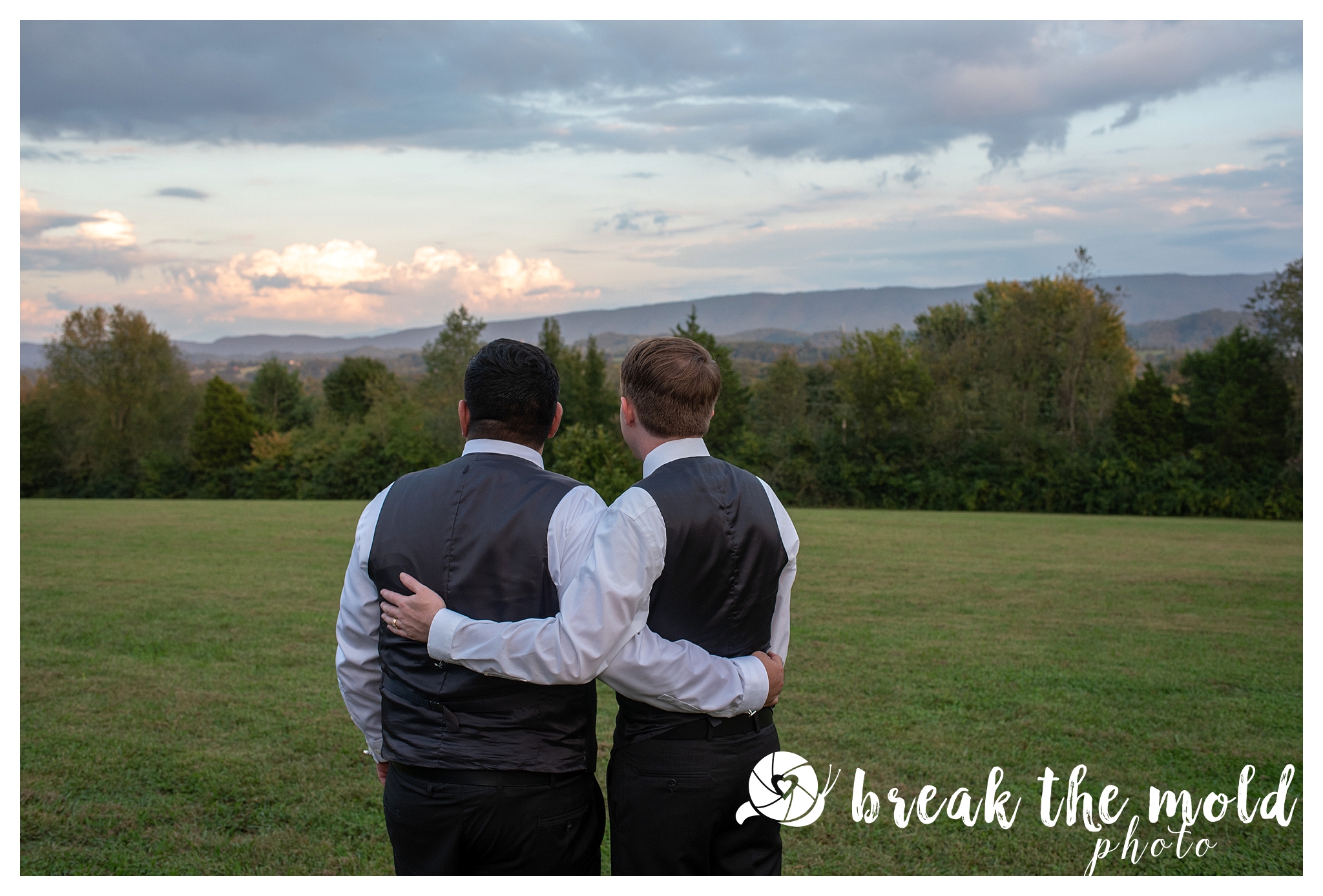 break-the-mold-photo-colonnial-estate-maryville-wedding-mountain-view-same-sex-gay-wedding_1050.jpg